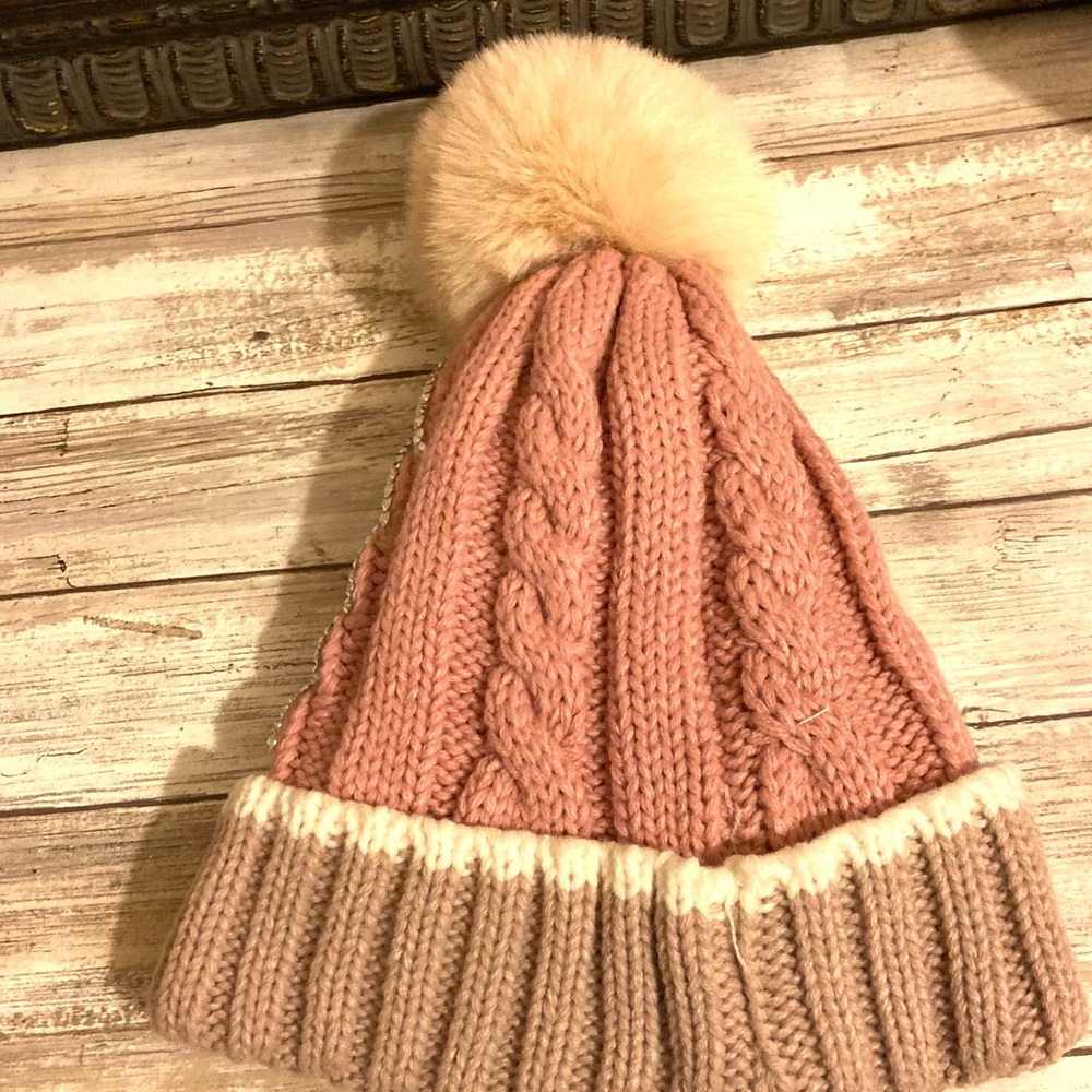 Ladies Hat with Pom - Picture 2 of 4
